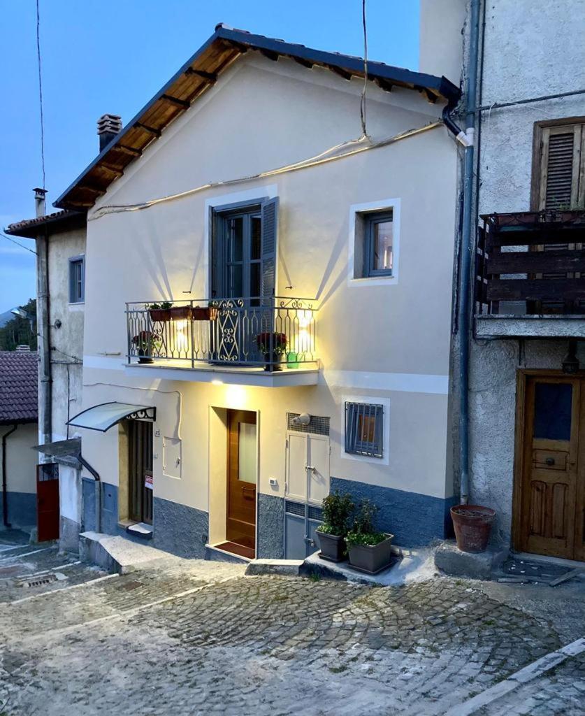 Villa Piccola Dimora Accogliente E Molto Panoramica Tagliacozzo Exterior foto